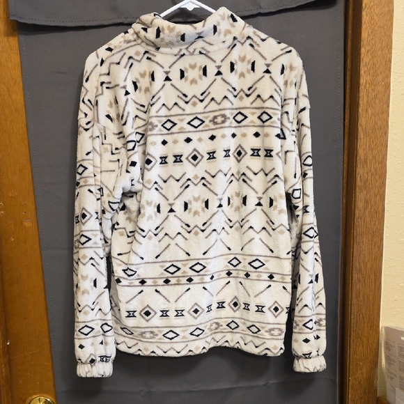 Aztec Patterned Zip-Up Sweater - Picture 3 of 3